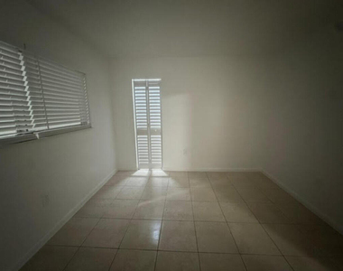 5525 Sw 41st Street - Photo Thumbnail 7