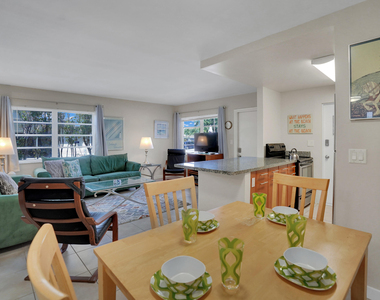 3212 Ne 9th - Photo Thumbnail 3