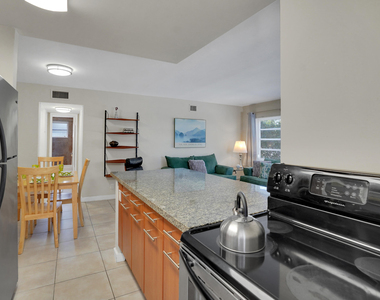 3212 Ne 9th - Photo Thumbnail 11