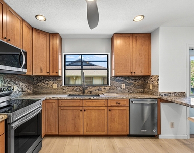 5662 Se Schooner Oaks Way - Photo Thumbnail 9