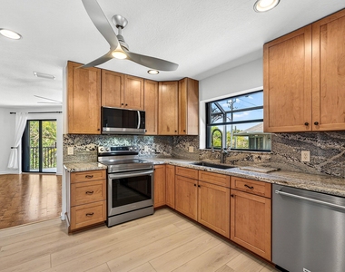 5662 Se Schooner Oaks Way - Photo Thumbnail 10