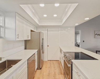11863 Wimbledon Circle - Photo Thumbnail 2