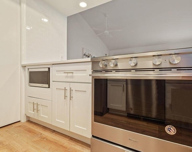 11863 Wimbledon Circle - Photo Thumbnail 5