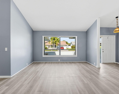 9284 Laurel Green Drive - Photo Thumbnail 3