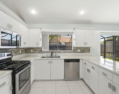 9284 Laurel Green Drive - Photo Thumbnail 15