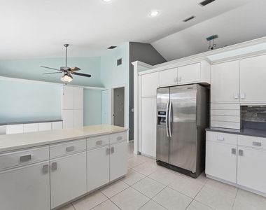 9284 Laurel Green Drive - Photo Thumbnail 13