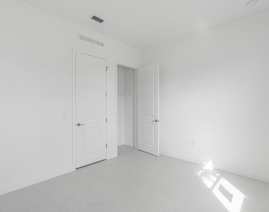 13885 Se Riversway Street - Photo Thumbnail 19