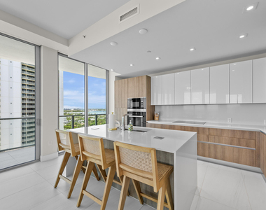 3100 N Ocean Drive - Photo Thumbnail 21