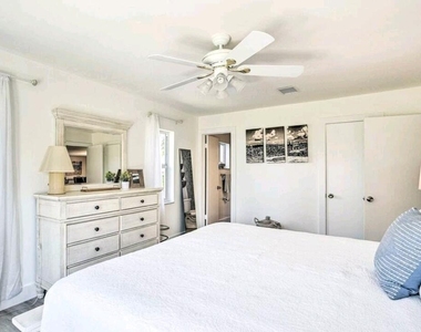 1036 Coral Drive - Photo Thumbnail 12