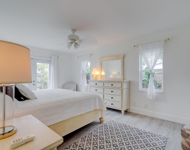 1036 Coral Drive - Photo Thumbnail 13