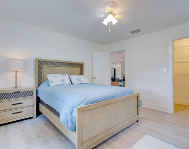 1036 Coral Drive - Photo Thumbnail 16