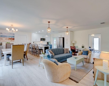 1036 Coral Drive - Photo Thumbnail 6