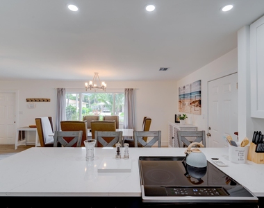 1036 Coral Drive - Photo Thumbnail 10