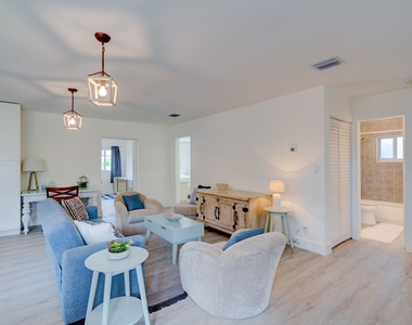 1036 Coral Drive - Photo Thumbnail 4