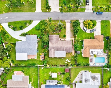 1036 Coral Drive - Photo Thumbnail 2