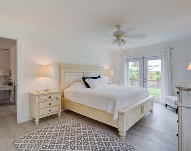 1036 Coral Drive - Photo Thumbnail 11