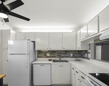 2500 Fiore Way - Photo Thumbnail 4