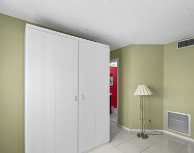 2500 Fiore Way - Photo Thumbnail 12