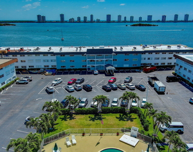 100 Shore Court - Photo Thumbnail 30