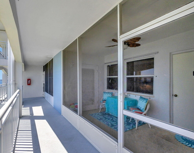 100 Shore Court - Photo Thumbnail 7