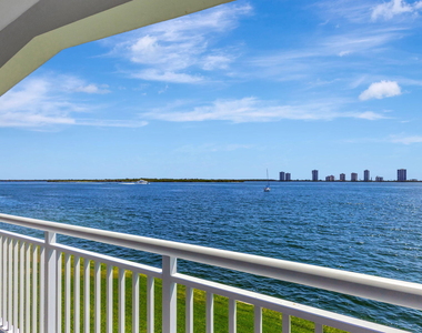 100 Shore Court - Photo Thumbnail 2