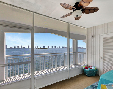 100 Shore Court - Photo Thumbnail 4