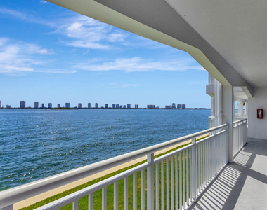 100 Shore Court - Photo Thumbnail 3