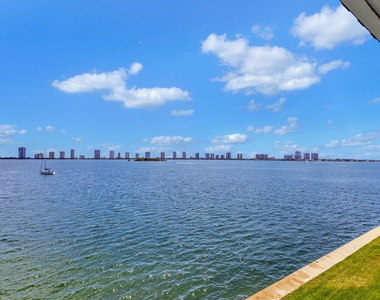 100 Shore Court - Photo Thumbnail 2