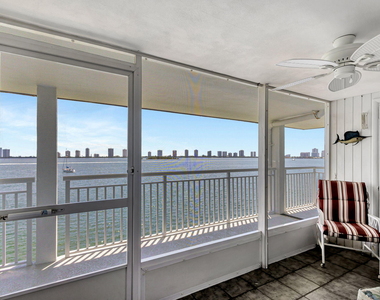 100 Shore Court - Photo Thumbnail 8