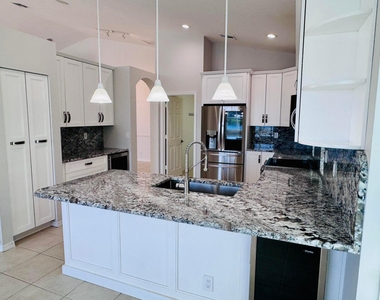 9360 Cove Point Circle - Photo Thumbnail 7