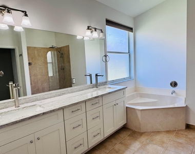 9360 Cove Point Circle - Photo Thumbnail 14