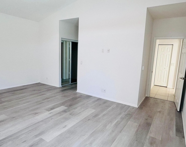 9360 Cove Point Circle - Photo Thumbnail 12