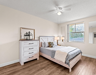 2080 Greenview Shores Boulevard - Photo Thumbnail 6