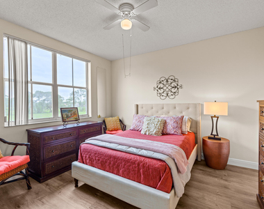 2080 Greenview Shores Boulevard - Photo Thumbnail 4