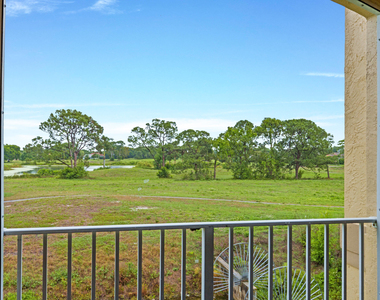 2080 Greenview Shores Boulevard - Photo Thumbnail 10