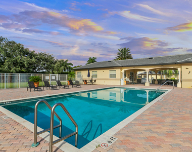 2080 Greenview Shores Boulevard - Photo Thumbnail 12