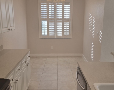 2919 Crestwood Terrace - Photo Thumbnail 9