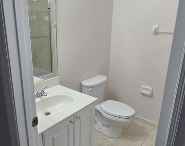 2919 Crestwood Terrace - Photo Thumbnail 19