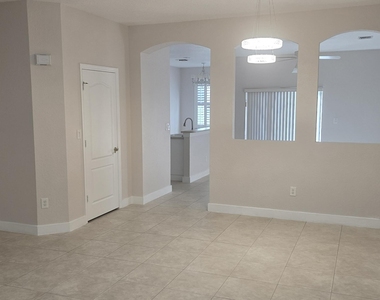 2919 Crestwood Terrace - Photo Thumbnail 3