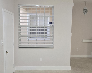 2919 Crestwood Terrace - Photo Thumbnail 4