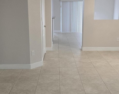 2919 Crestwood Terrace - Photo Thumbnail 2