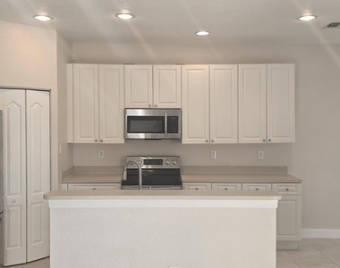 2919 Crestwood Terrace - Photo Thumbnail 8
