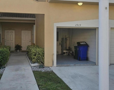 2919 Crestwood Terrace - Photo Thumbnail 1