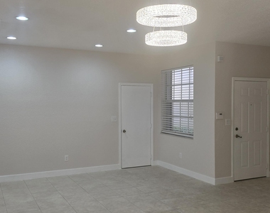 2919 Crestwood Terrace - Photo Thumbnail 5