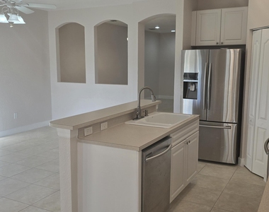 2919 Crestwood Terrace - Photo Thumbnail 11