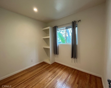 4316 Greenbush Avenue - Photo Thumbnail 7