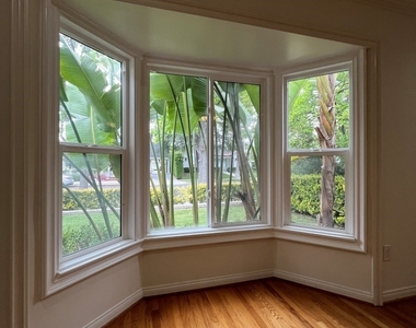 4316 Greenbush Avenue - Photo Thumbnail 9