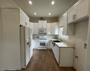 4316 Greenbush Avenue - Photo Thumbnail 21