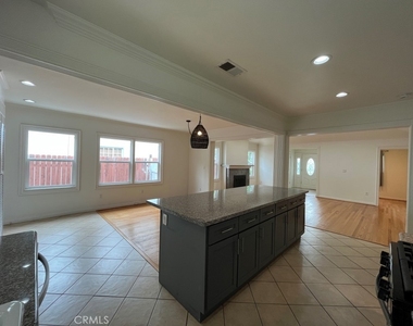 4316 Greenbush Avenue - Photo Thumbnail 6