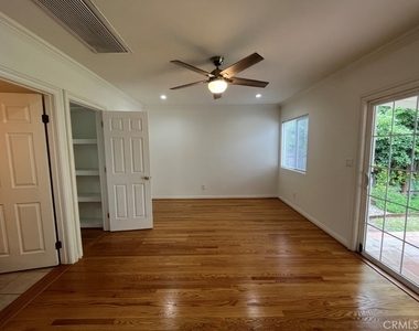 4316 Greenbush Avenue - Photo Thumbnail 13